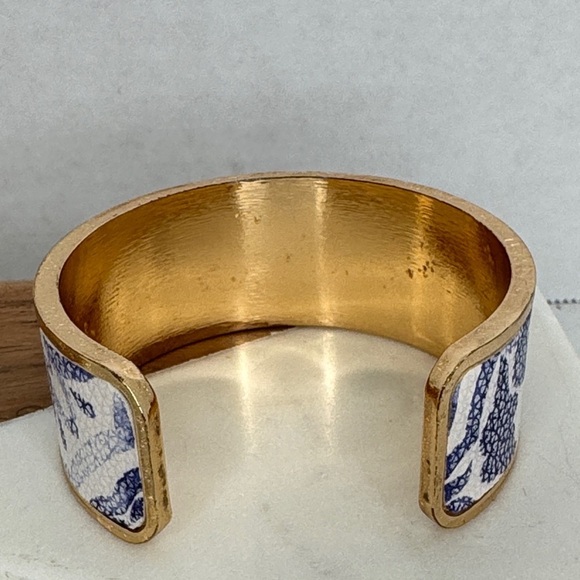 Vintage Estate Blue and White Chinoiserie Leather Open Cuff Bracelet lot C52 - Picture 5 of 8